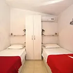 Niki Hvar