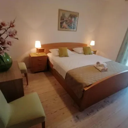 Apartment Niki Hvar