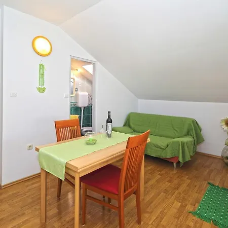 Apartment Niki Hvar