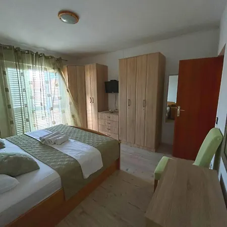Niki Hvar Apartman