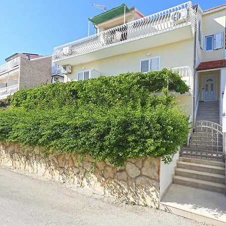 Daire Niki Hvar *