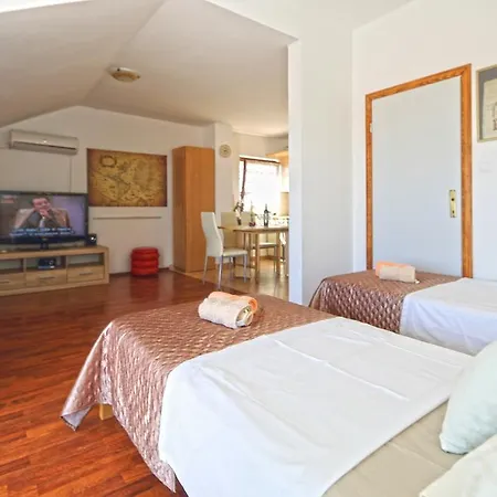 Niki Hvar Apartman *