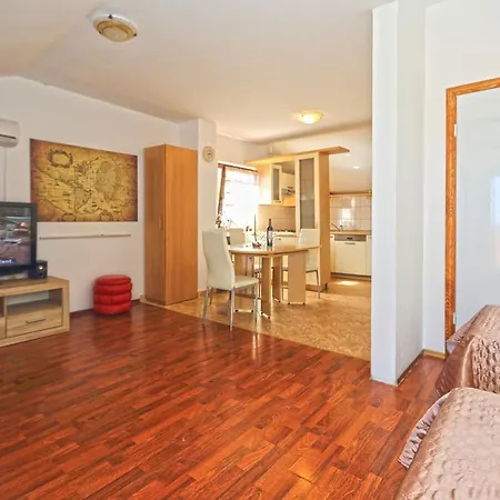 Niki Hvar Apartman